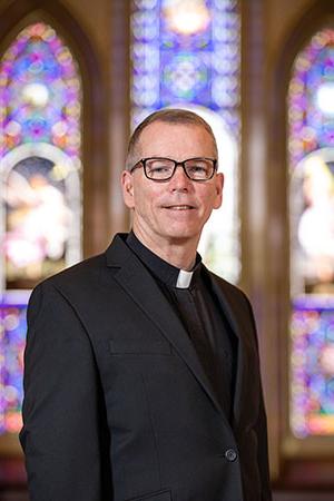 portrait photo of president Tom Looney in the chapel.